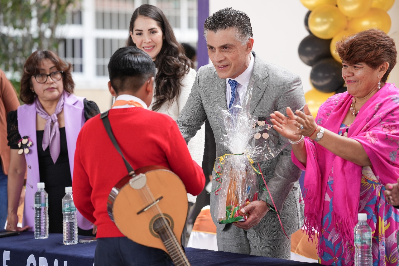'Ustedes son la esperanza viva de Tlaxcala': Alfonso Sánchez García a graduados del internado José Amarillas